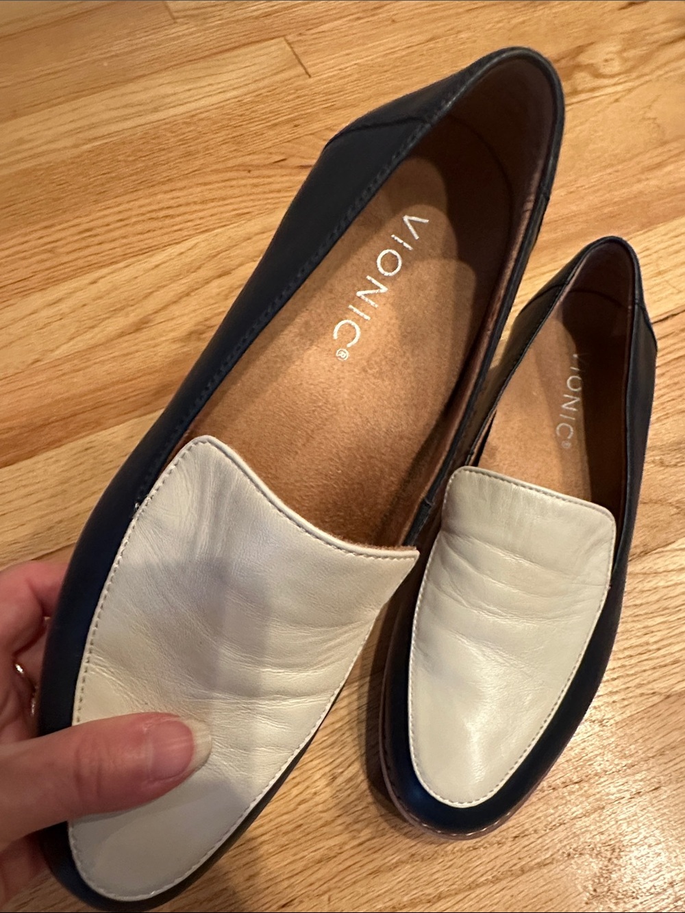 Vionic Womens Navy and White Leather Slip-On Loafers